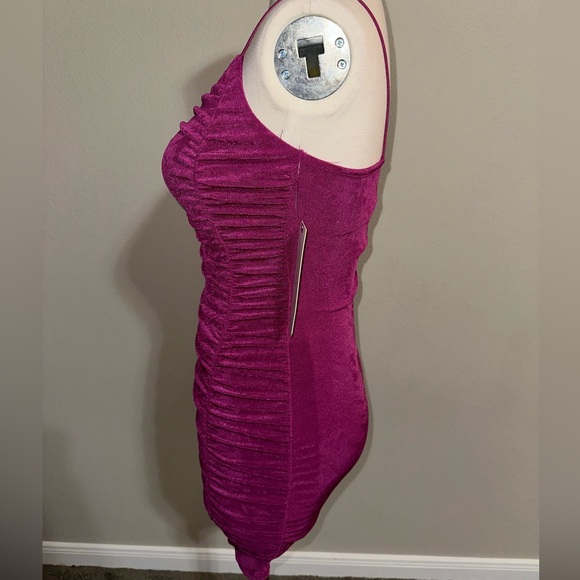 Magenta Bodycon Dress - Picture 2 of 3
